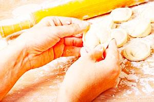 Modelarea găluștelor cu mâinile