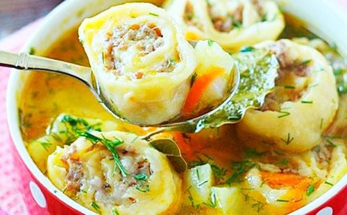 Găluște leneșe pe o lingură