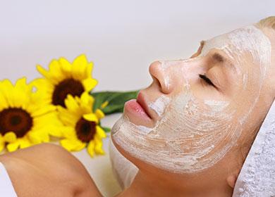 Masque sur le visage de la femme