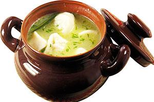 Dumplings dans le bouillon