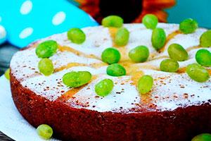 Charlotte na may mga ubas