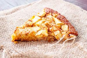 Kus charlotte s karamelizovanými jablky