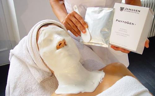 Ang frozen na pinaghalong sa mukha