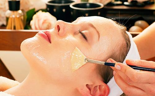 Spatule et foulard sont nécessaires pendant la procédure