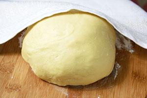 La pâte sous la serviette