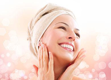 Krásná usměvavá dívka