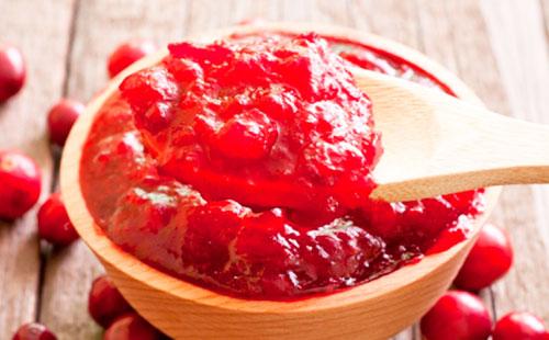 Máscara de viburnum en un tazón