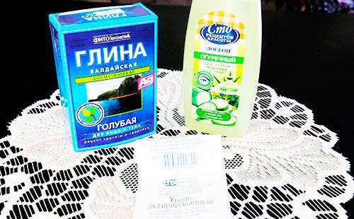 Masque de charbon et d'argile