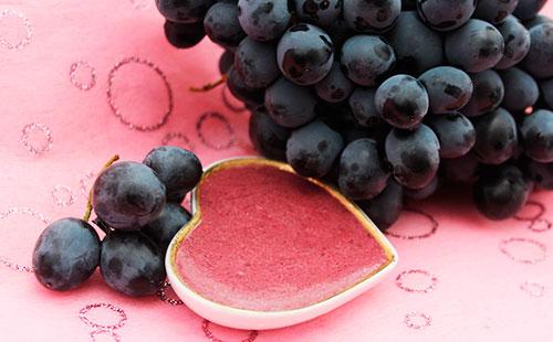 Hroznová maska ​​na obličej