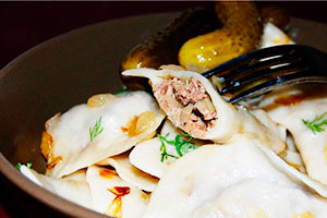 Gălbenușuri cu carne și usturoi