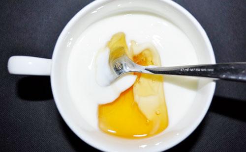 Masca de față din Kefir cu miere