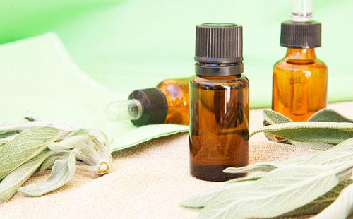 Bouteilles d'huile de camphre