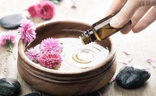 Ajout d'huile à l'eau