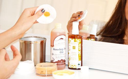 Huile de rose musquée sur un coton