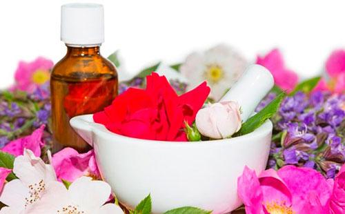 Huile de Rose musquée avec des fleurs