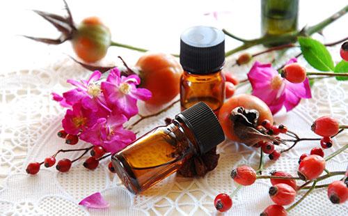 Deux bouteilles d'huile essentielle