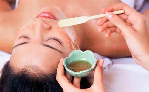 Appliquer un masque à l'huile d'olive