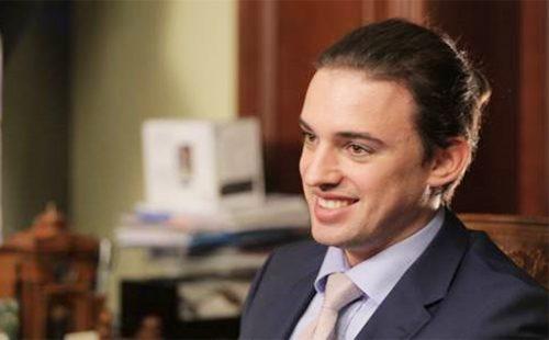 Valentin Grogol, chef du bureau russe, nounou anglaise