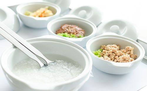 Riz dans une assiette