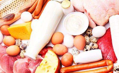 Huevos, leche, queso, salchichas.