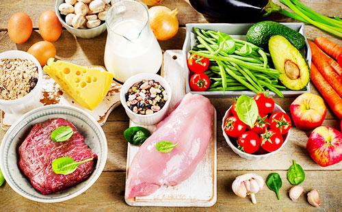 Carne, verduras, pasteles, leche