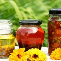 Bidons de miel et de teintures