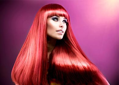 Fille aux cheveux rouge vif