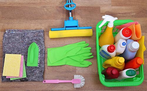 Vadrouille, mitaines et détergents