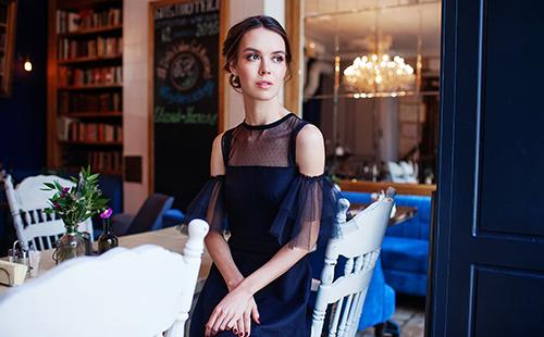 Portrait dans un restaurant chic