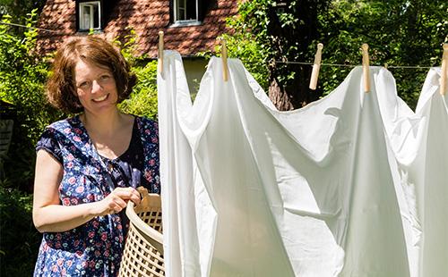 Kadın iç çamaşırı kilitleniyor