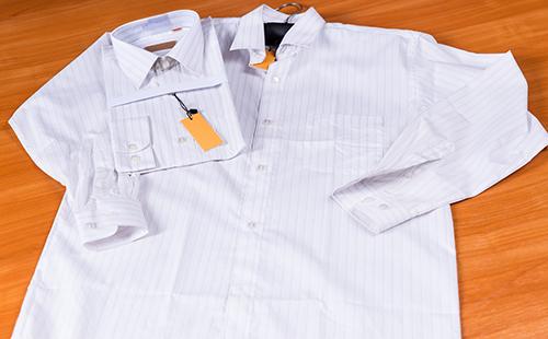 Chemise blanche dépliée