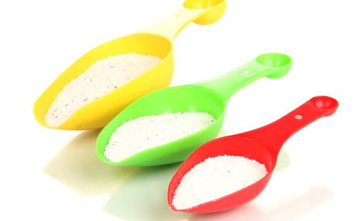 Jabón en polvo en cucharadas