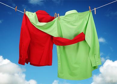 Chemises suspendues à une corde