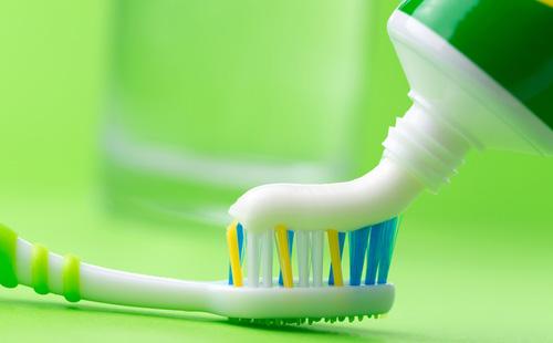 Zubní pasta na kartáč