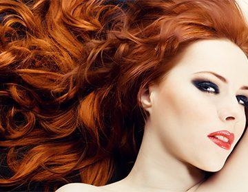 Fille aux beaux cheveux bruns