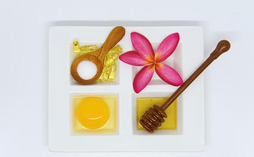 Jaune d'oeuf, miel et yaourt