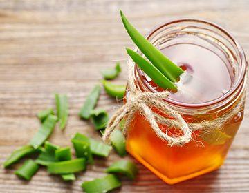 Pot de miel et d'aloe vera