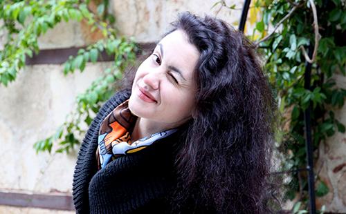 Nadezhda vicleană aruncă o privire