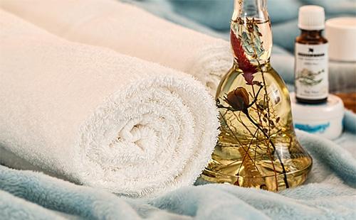 Huile essentielle et serviette