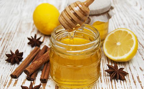 Krukke honning og kanelstænger