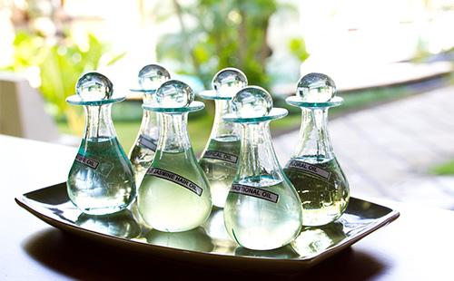 Huile essentielle en bouteille