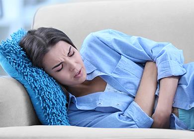 Douleur abdominale chez une femme