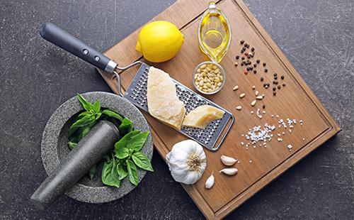 Ingrediente cu sos de pesto