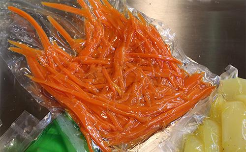 Carottes râpées dans un sac