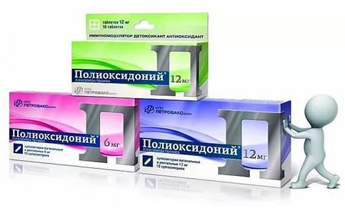 La pirámide de cajas multicolores.