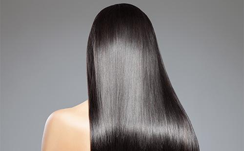 Černé vlasy dívka