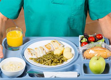 Nourriture sur un plateau