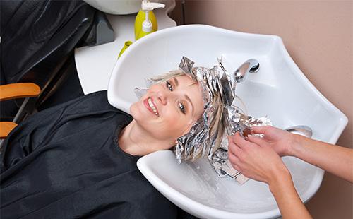 Haarfärbung beim Friseur