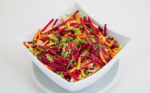 Julienne frischer Gemüsesalat