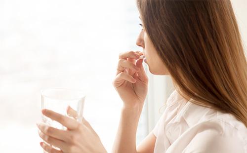 Mujer, toma, medicina